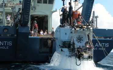 Alvin being lifted onto the deck of WHOI RV Atlantis