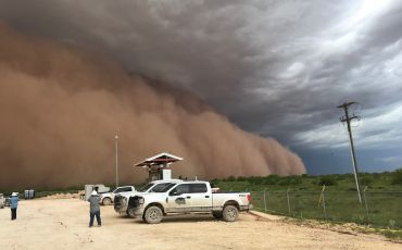 A haboob appears at the leading edge of a thunderstorm