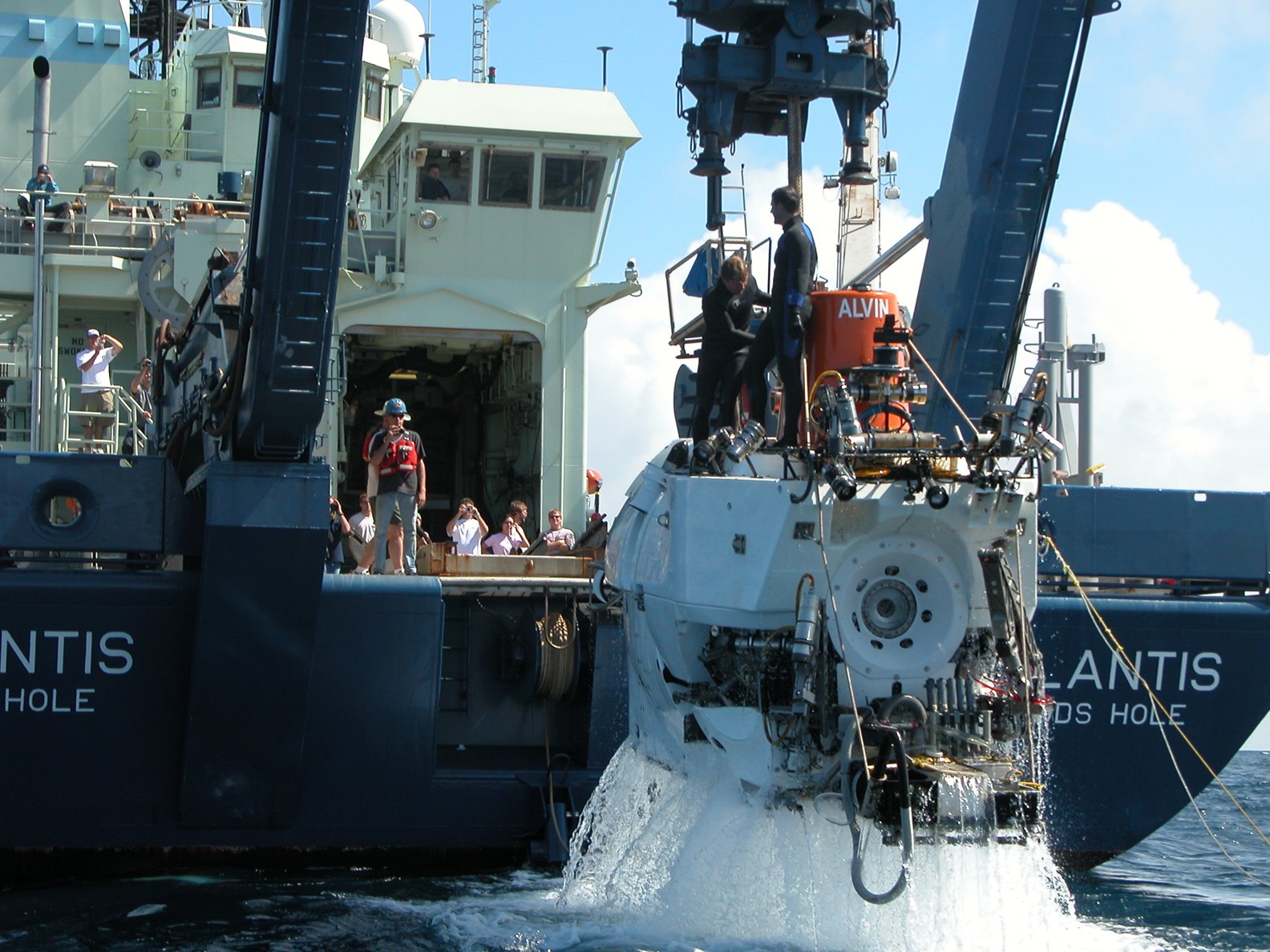 Alvin being lifted onto the deck of WHOI RV Atlantis