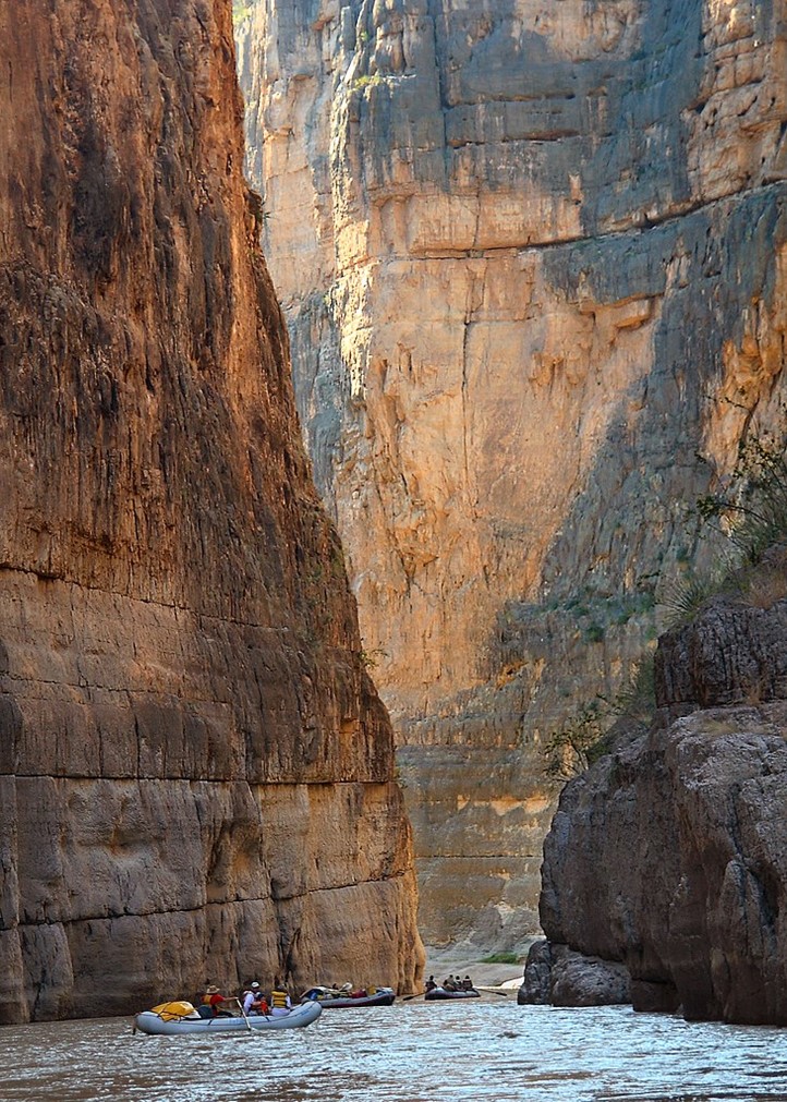 Walls of Cretaceous marine limestones