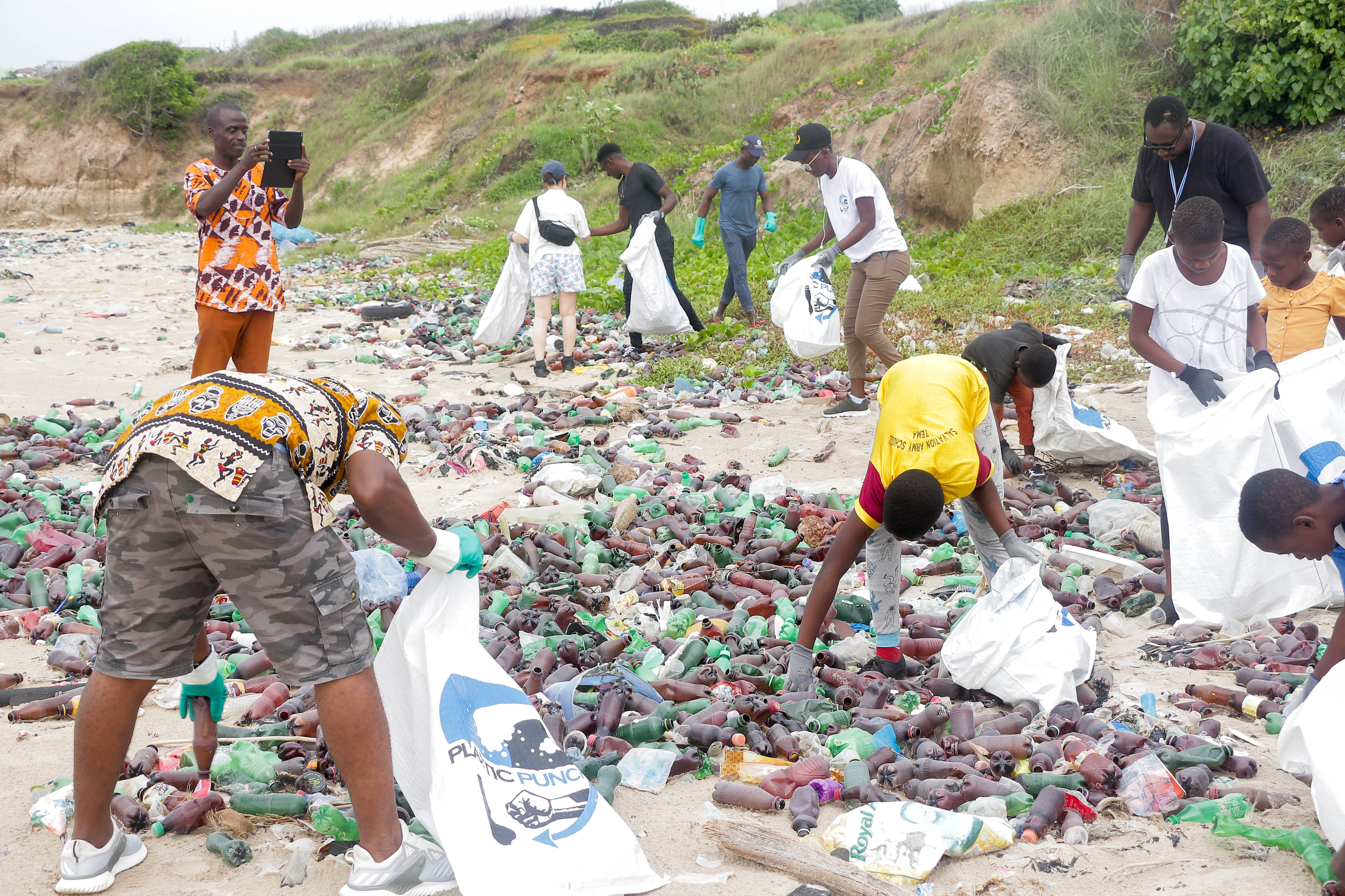 Volunteers in Ghana cleaning a beach.
