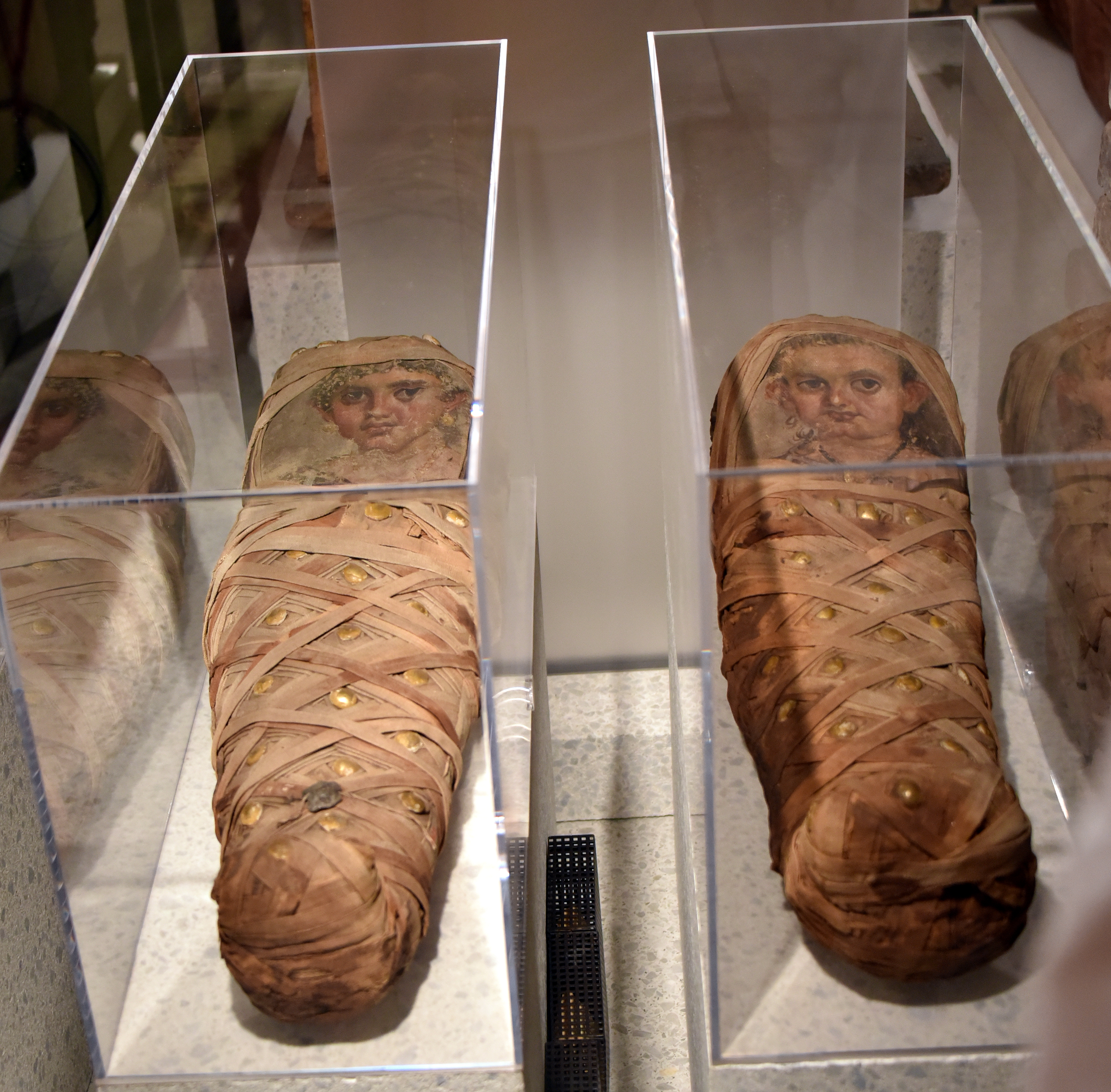 EarthDate 444-3 the tomb of Aline, two female children