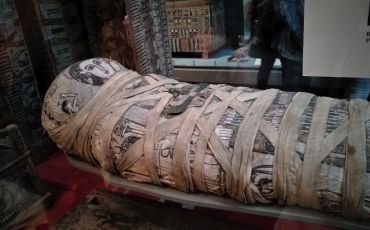 EarthDate 444 What does a mummy smell like, mummies