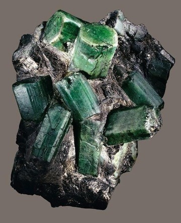 The Bahia Emerald weighs 752 lb (341 kg) and includes nine large crystals in a black schist host rock that is around 36 inches (90 cm) across at the widest point.