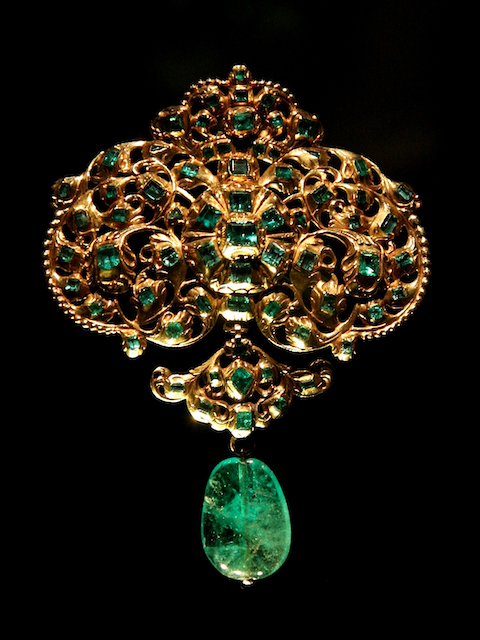 A Spanish gold-and-emerald pendant from the Victoria and Albert Museum.