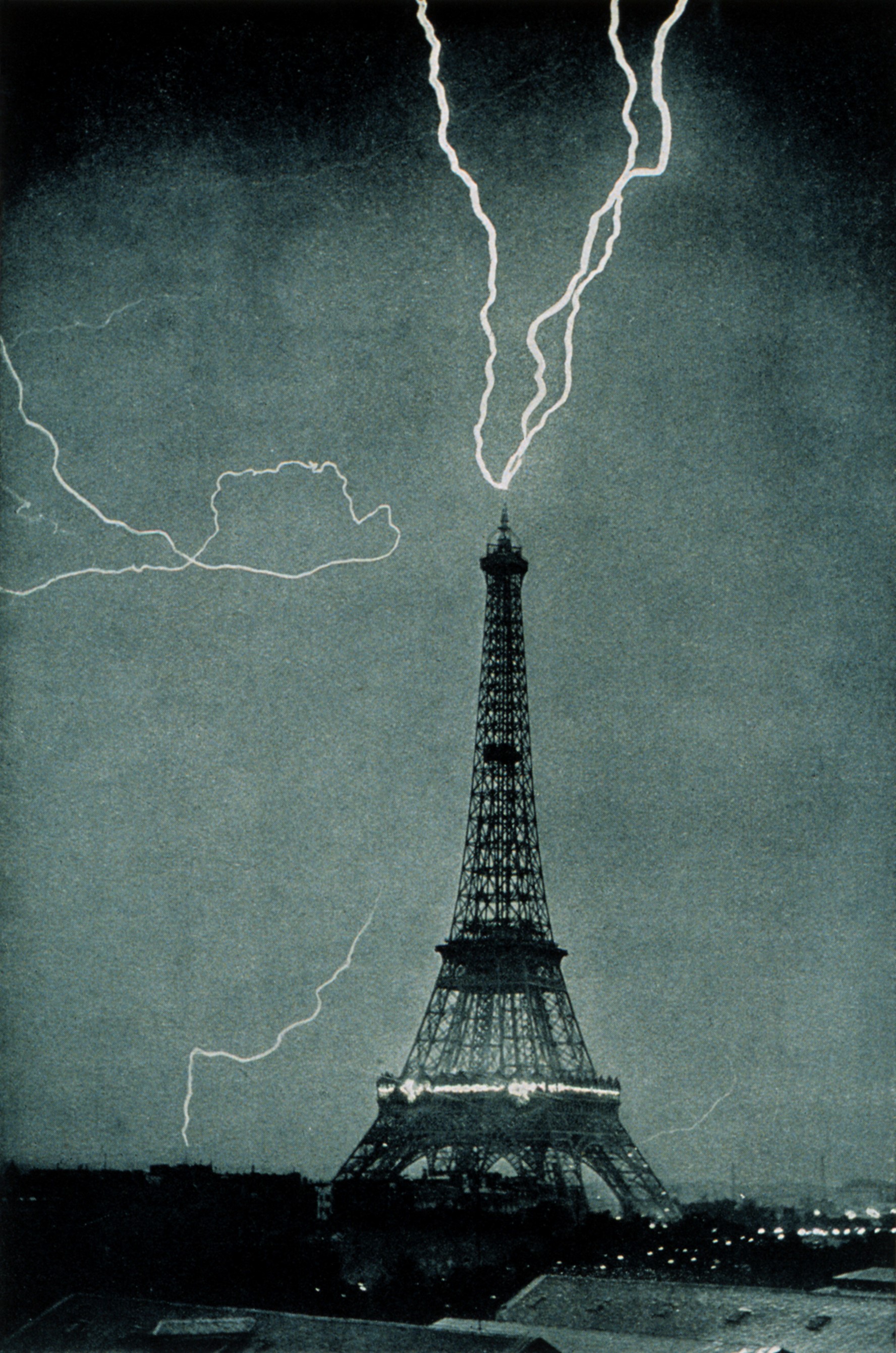 Lightning striking the Eiffel Tower