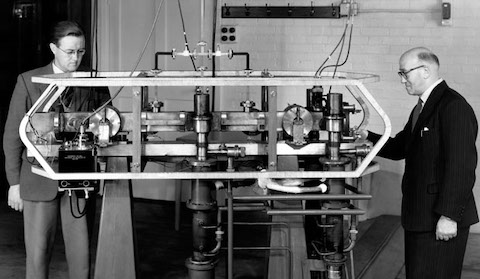world's first cesium atomic clock